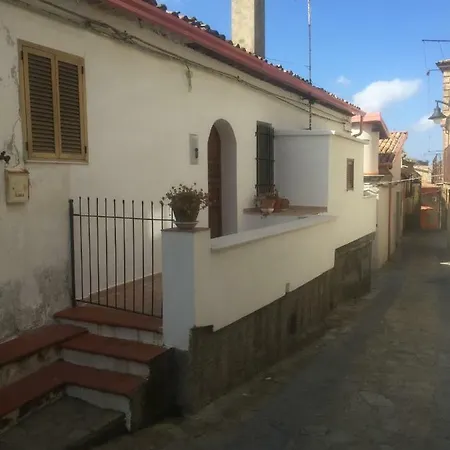 Ferienhaus Il Rifugio Di Crucoli